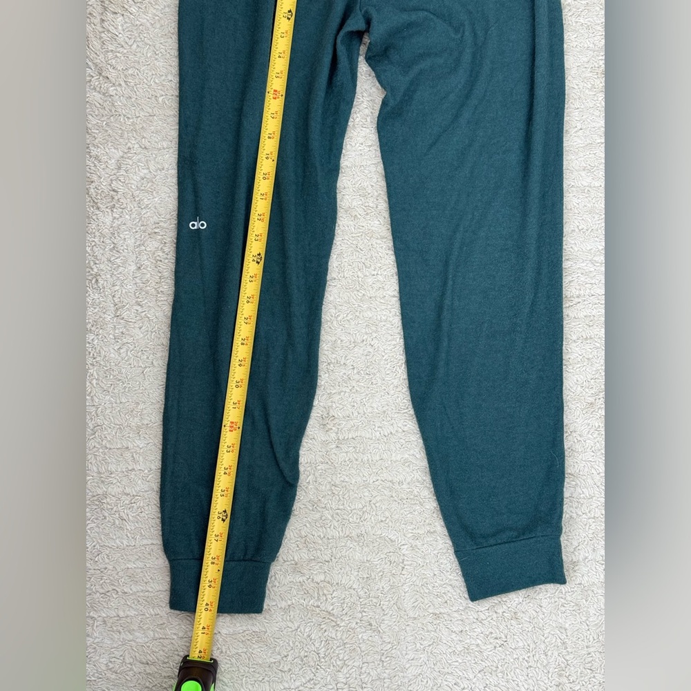 Alo Matching Jogger Set - Picture 9 of 10